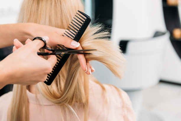 Haare schneiden Friseur zur Bürste Zeuthen